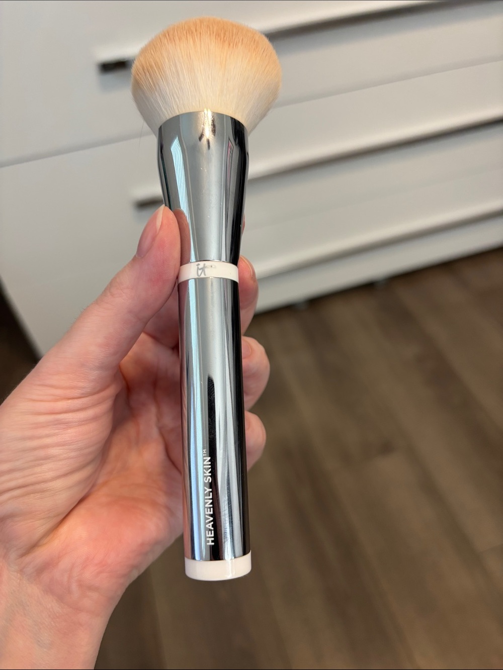 IT Cosmetics Heavenly Skin Bye Bye Pores Powder Brush #701